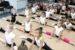СК Лилия проводит набор девочек для занятий художественной гимнастикой по адресу ул. Республиканская, 1А (Уралмаш)